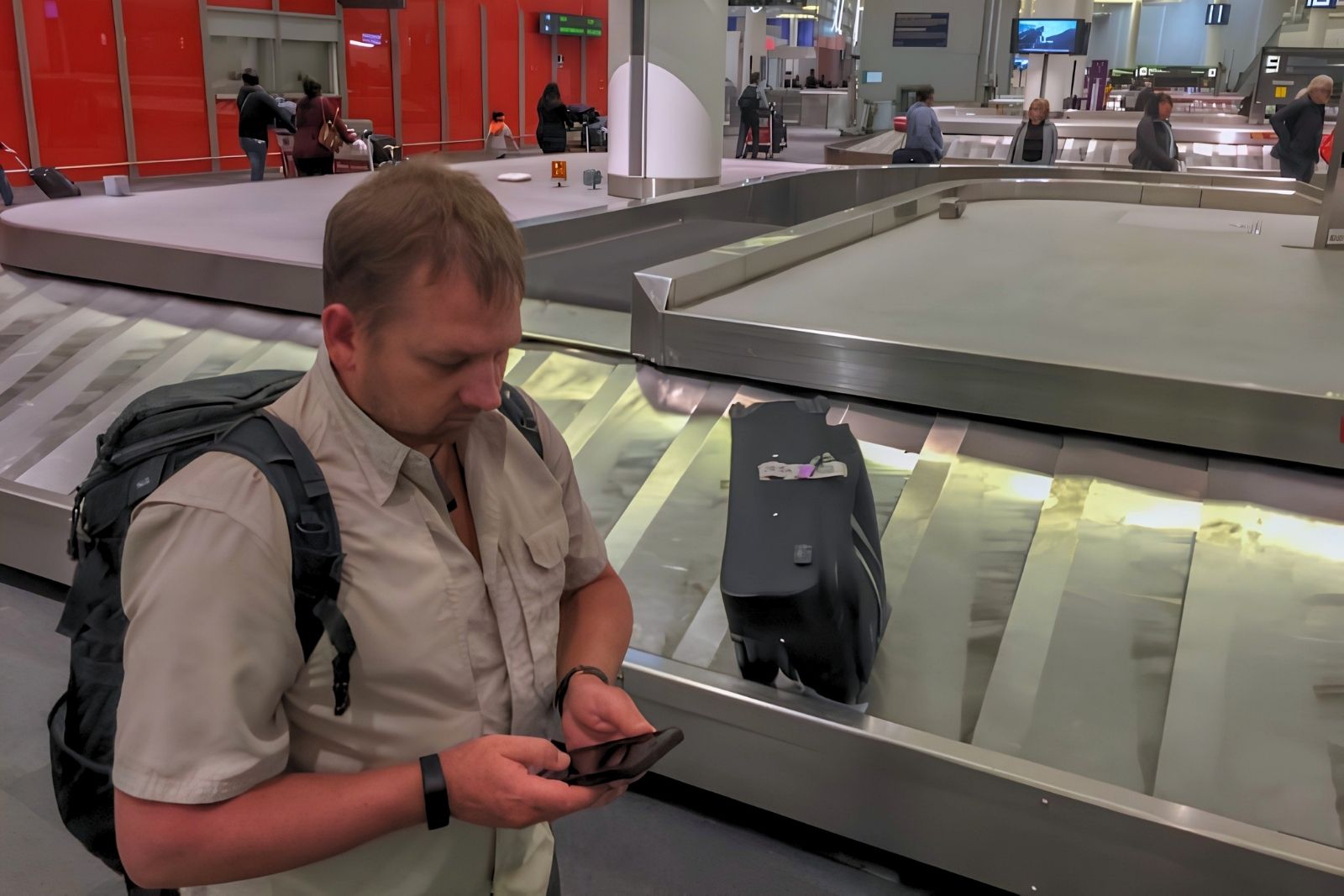 Airport Luggage Tag Scam: Protect Checked Bags in 2026