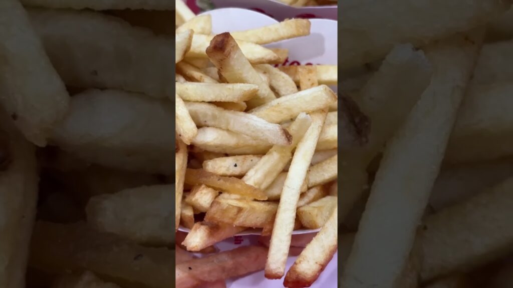 How In-N-Out Prepares Fresh Fries #InNOut #Fries #Potatoes #Fresh #Food #FastFood #Delicious #phonk