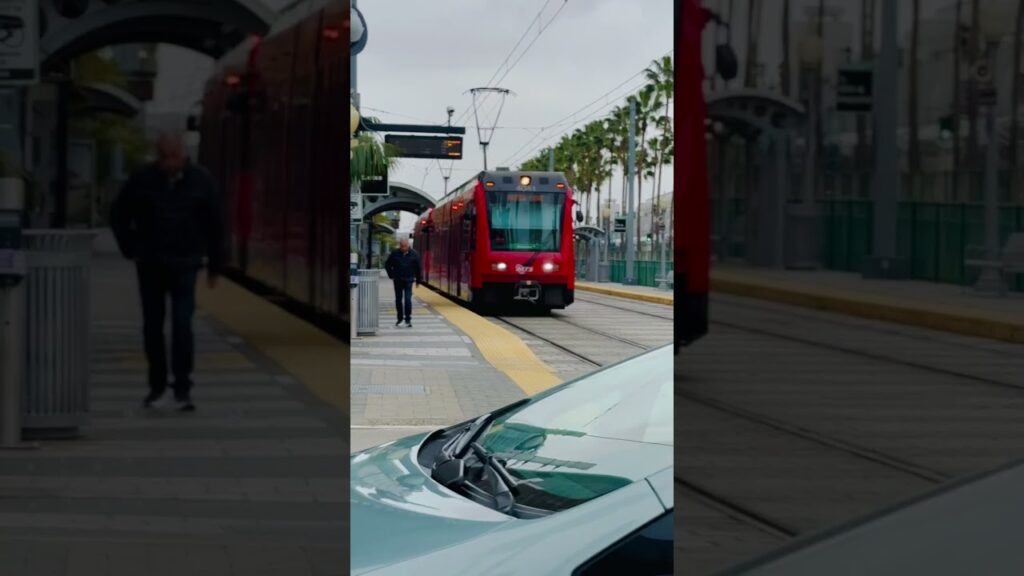 San Diego Train #SanDiego #TrainJourney #TravelCalifornia #TravelVibes #SanDiegoViews #OnTheMove