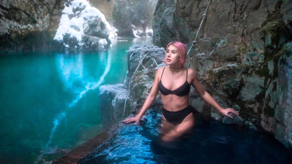 HIDDEN IN THE MOUNTAINS – VANCOUVER HELICOPTER TOUR